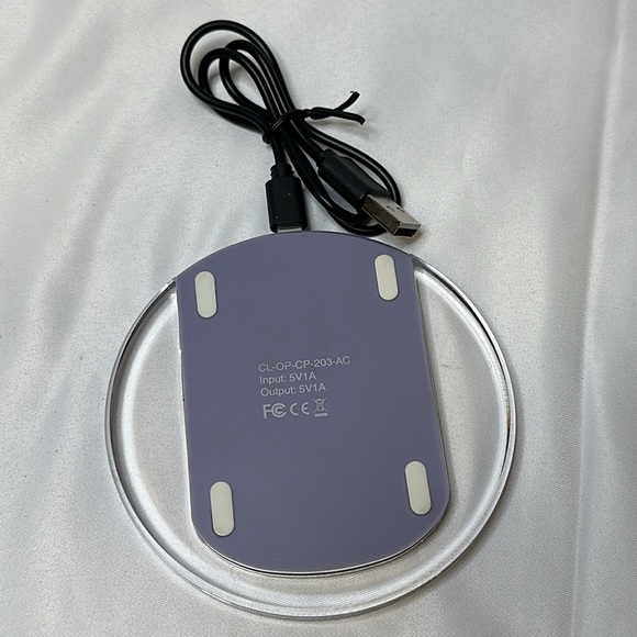 🐼 3/$25 nwot wireless charger - Picture 2 of 2